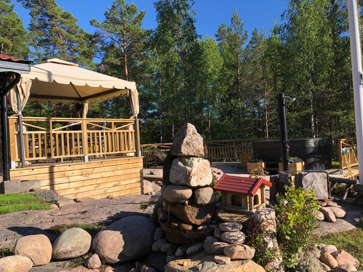 Timber Cottages With Jacuzzi And Sauna Near Lake Vaenern Karlstad Exterior foto