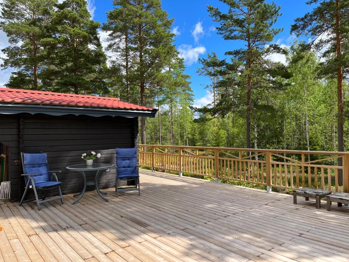 Timber Cottages With Jacuzzi And Sauna Near Lake Vaenern Karlstad Exterior foto