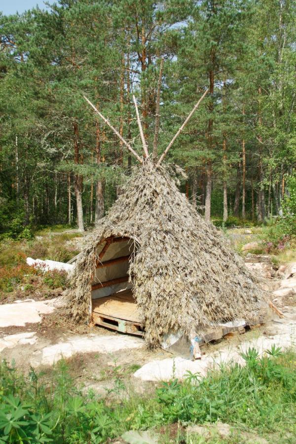 Timber Cottages With Jacuzzi And Sauna Near Lake Vaenern Karlstad Exterior foto